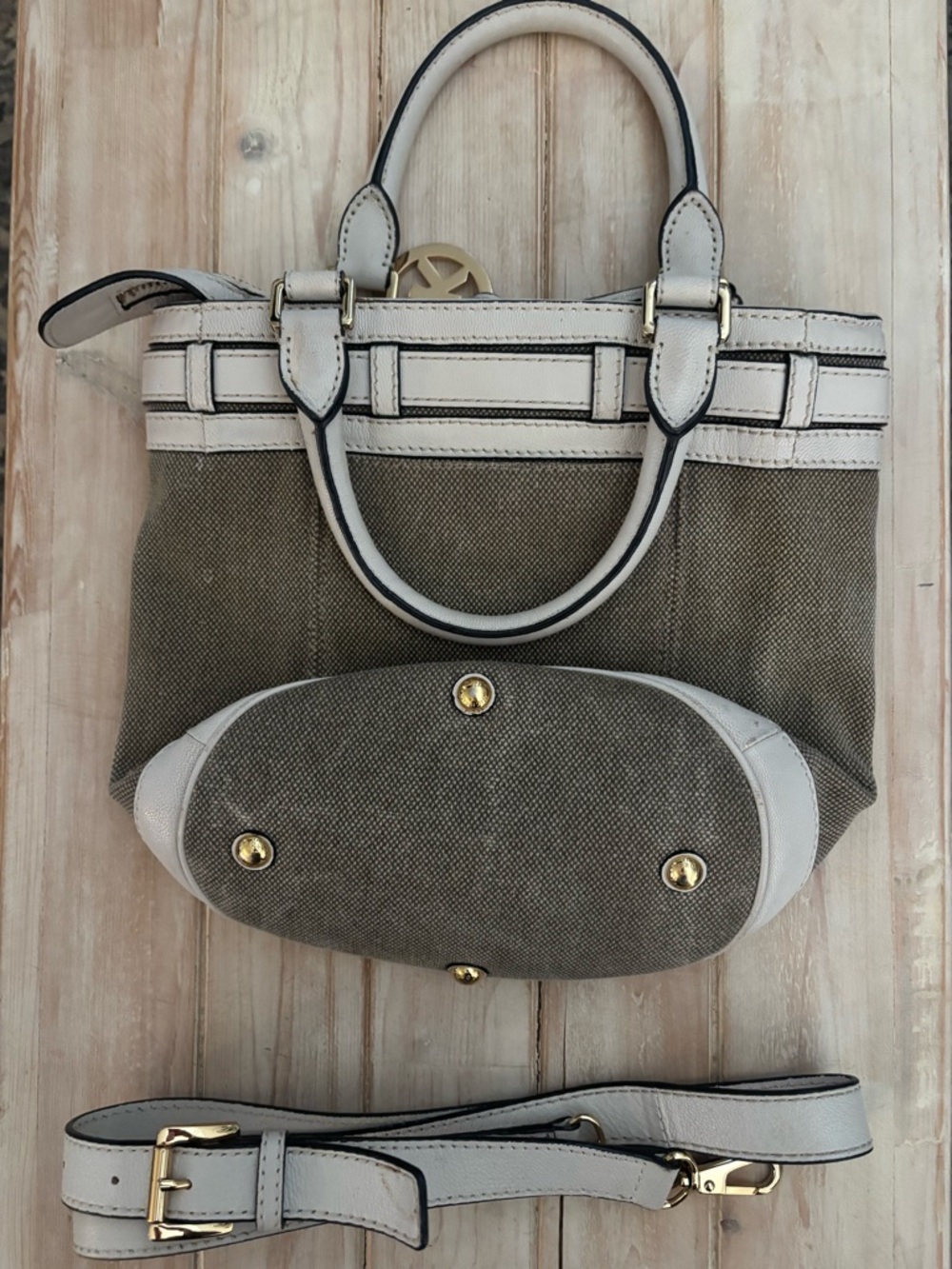 Michael Kors Retired Kingsbury Buckey Canvas/leather Crossbody - Picture 3 of 11